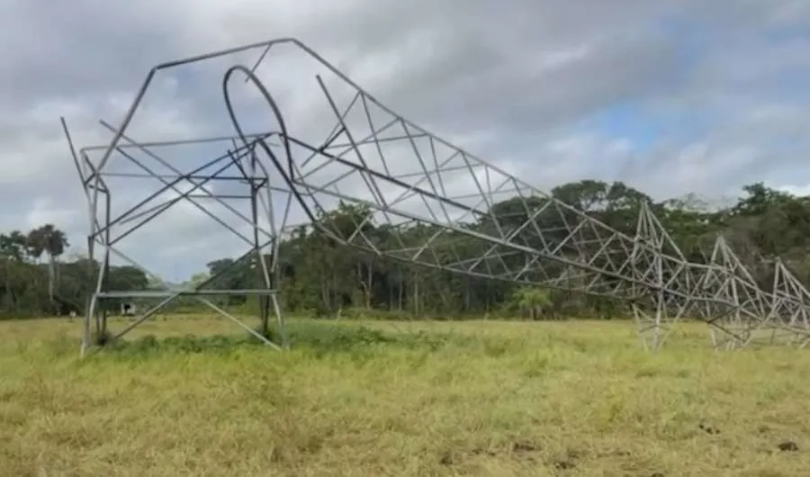 ​Lluvias y vientos derriban tres torres eléctricas en Bolívar y Punceres