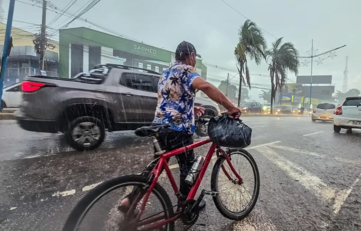 Frente fria baixa temperatura com risco de chuvas e temporais em Rio Branco