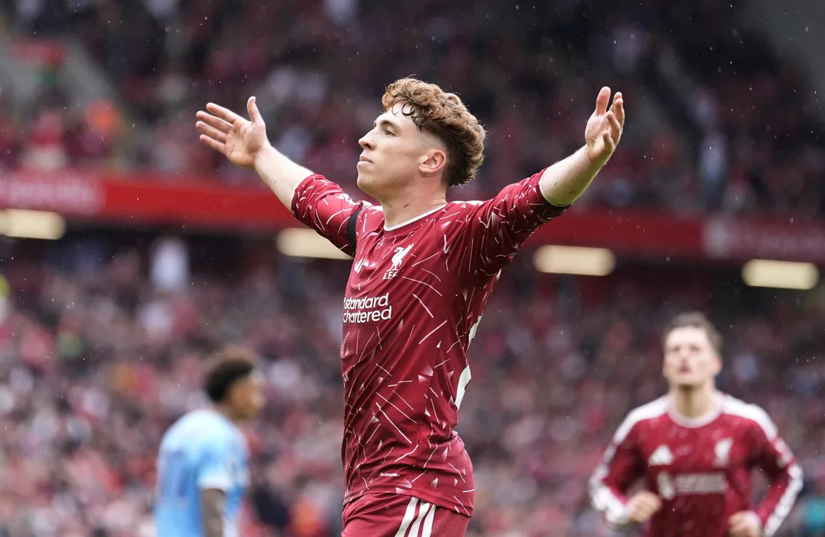 Víctor Muñoz salva al Liverpool también en Anfield