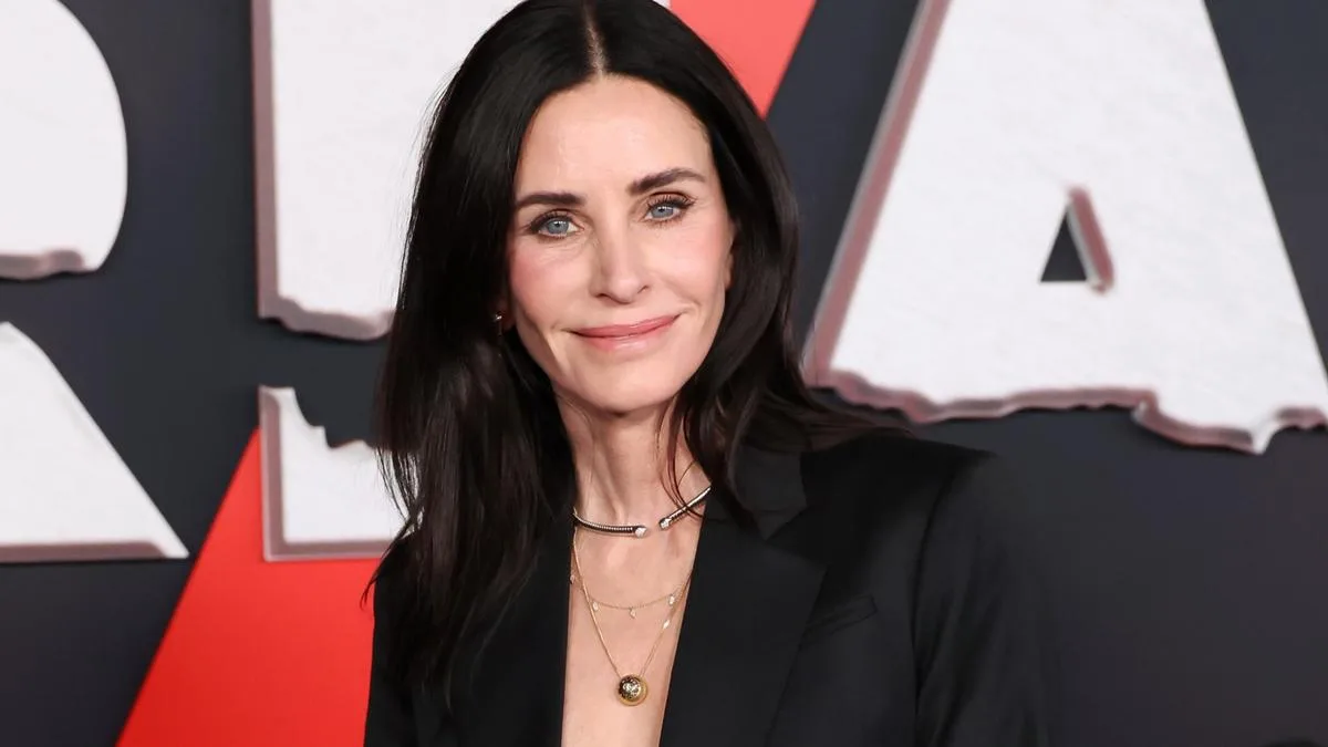 Courteney Cox game for directing Scream 8