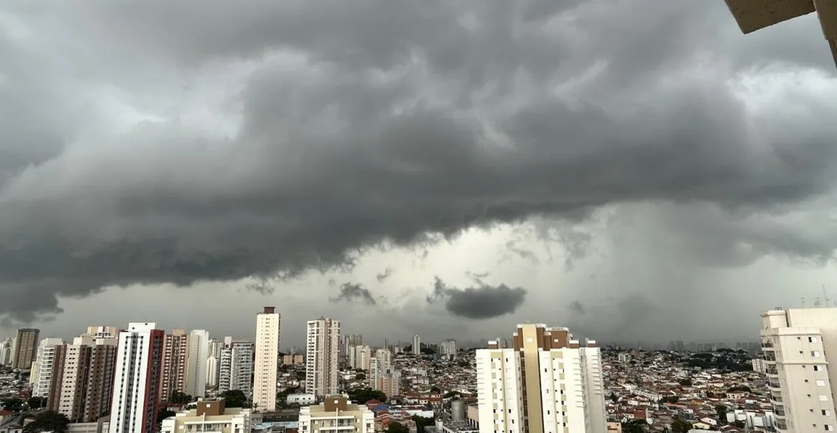 Novo ciclone extratropical derruba temperaturas e traz ventania a SP