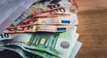 Contas públicas continuam positivas, mas saldo cai mais de dois mil milhões de euros