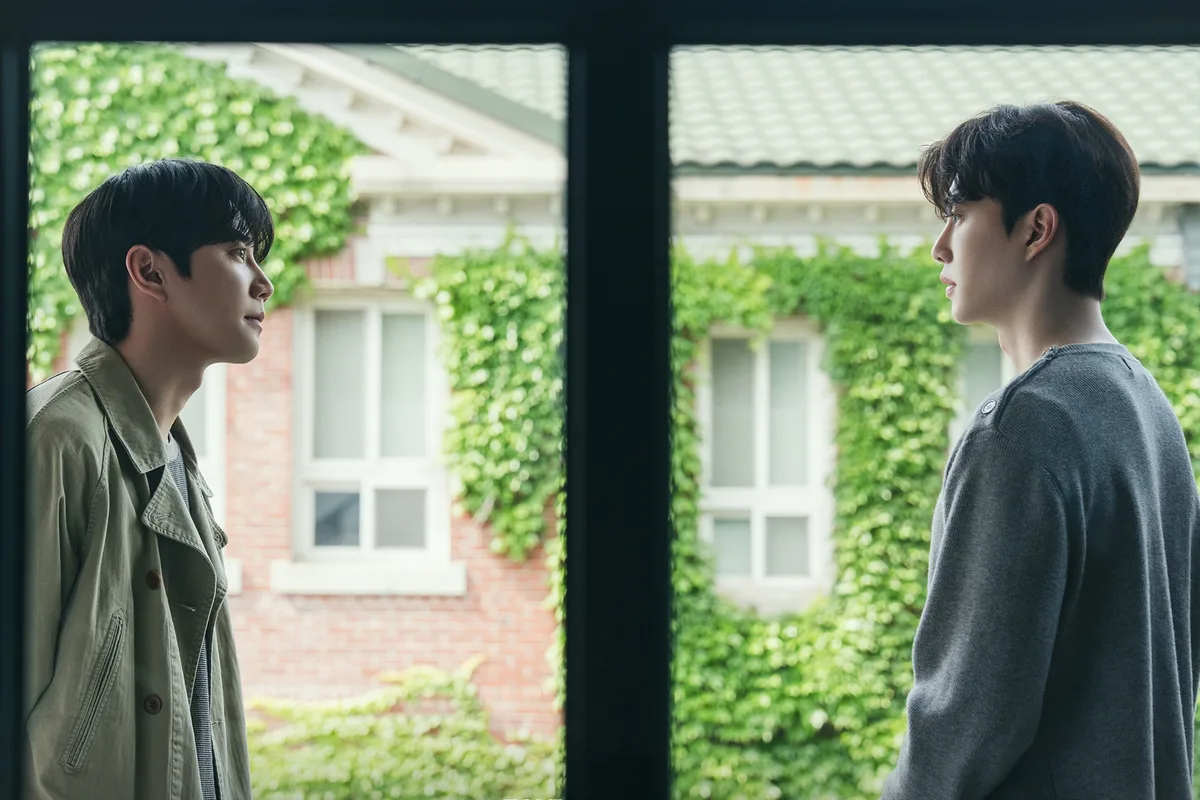 Song Kang Faces A Hostile Lee Jun Young In “Four Hands, Two Sonatas”