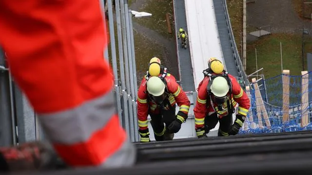 Tod beim Freizeitwettkampf: Feuerwehrmann stirbt bei Schanzenlauf in Oberstdorf