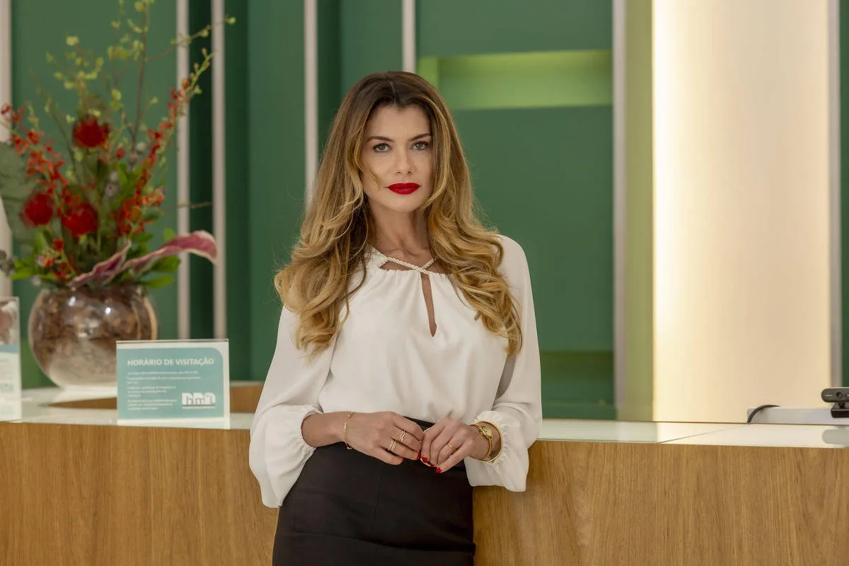 'Por Você': Alinne Moraes fala sobre vilã que busca clientela rica para hospital