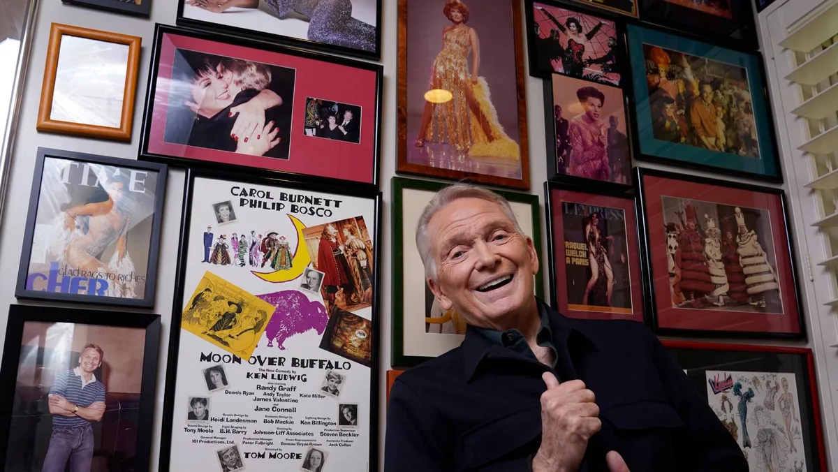 Muere Bob Mackie, ‘Sultán de las Lentejuelas’ y ‘Diseñador de las Estrellas’ que vistió a Marilyn Monroe
