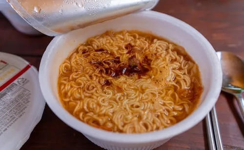 Las sopas instantáneas que sí cumplen con su etiqueta, según Profeco