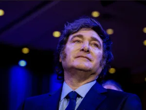 “Milei vai ser Milei”: presidente argentino resiste a mudar plano econômico
