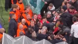 VÍDEO: após derrota pesada, ânimos aquecem entre Carlos Vicens e adeptos do Sp. Braga