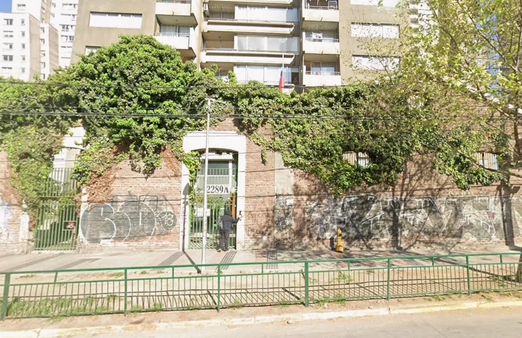 Una menor de 14 asesinó a su madre de un martillazo en Chile: confesó el crimen luego de ir al colegio