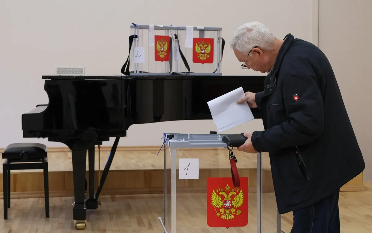 Papeletas marcadas y presión a empleados estatales: crecen las denuncias de fraude en las parlamentarias de Rusia
