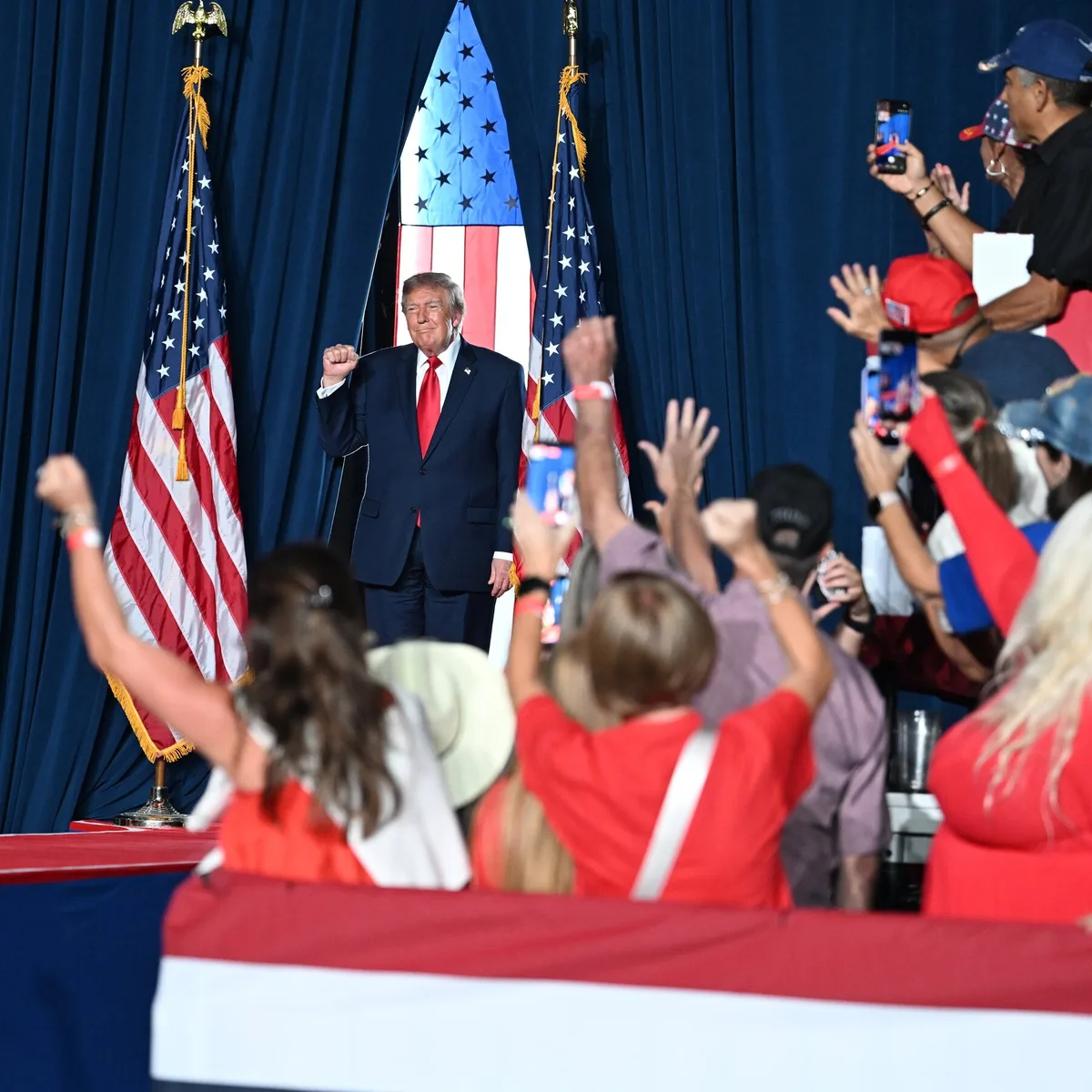 At Texas Rally, Trump and Paxton Make for an Awkward Pair