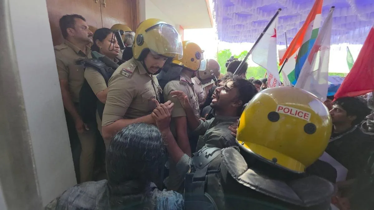 Central University of Kerala suspends five students over protests at Vande Mataram seminar
