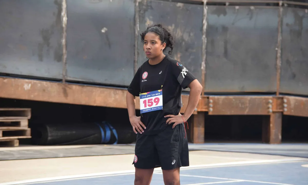 Aos 15 anos, Maria Clara quebra recorde e lidera ranking mundial nos 100m T35