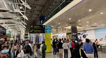 "Operação Falcão". PJ detém dois trabalhadores aeroportuários por suspeitas de tráfico de droga