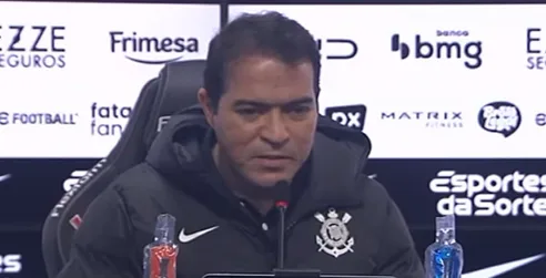 Após queda dramática na Libertadores, diretor executivo do Corinthians mantém Fernando Diniz