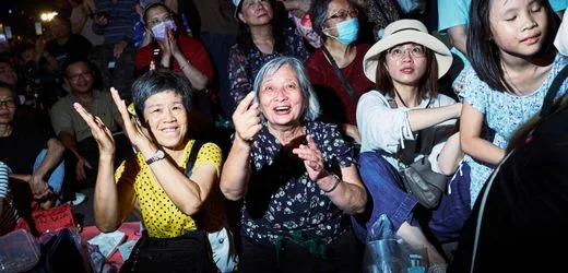 Taiwan: Auf einem Parkplatz am Meer feiern sie das Festival des untreuen Mannes