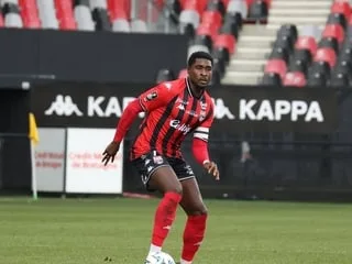 EA Guingamp. Après son exclusion contre le Red Star, la sanction est tombée pour Donatien Gomis