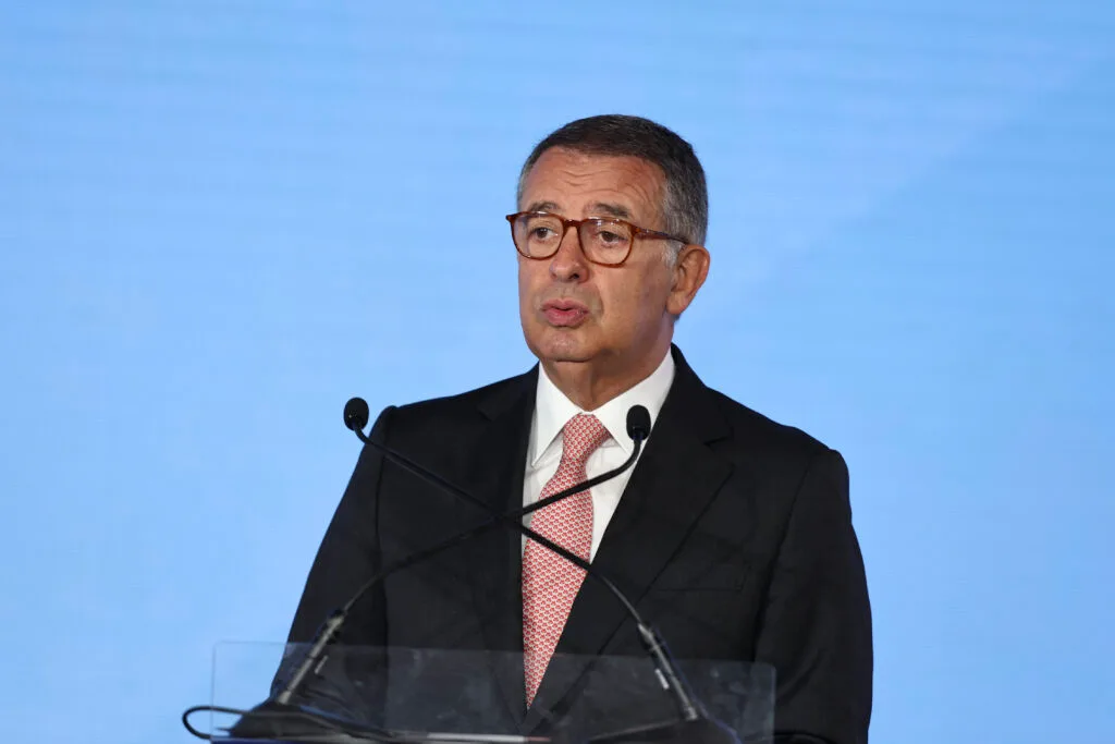Presidente promulga “lei das burcas” apesar de ser “matéria de grande sensibilidade social e cultural”