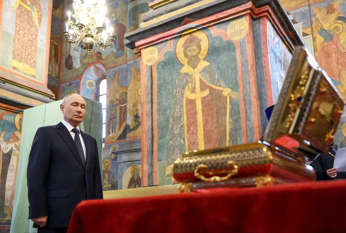 Putin envía a sus tropas las reliquias del príncipe Donskói, mito de su guerra milenaria contra Occidente