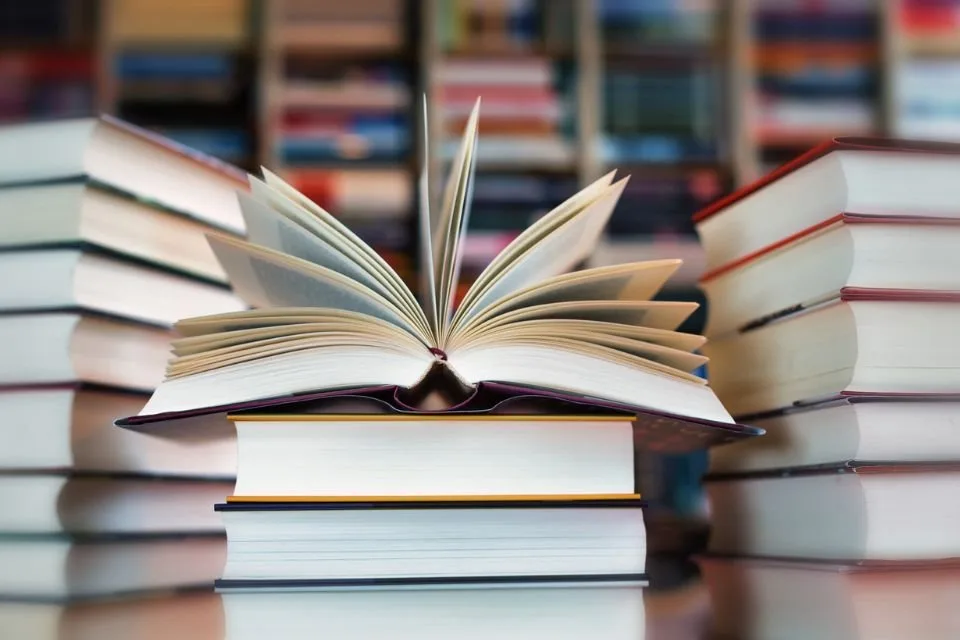 Amazon traz livros físicos a partir de R$5 e cupons de até 50% off; confira ofertas