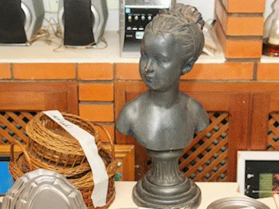 Casa vira bazar com quadros, panelas de ferro e relíquias a partir de R$ 5