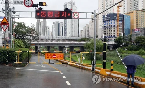 폭염특보 부산에 이틀간 최대 120㎜ 비…체감온도 33도