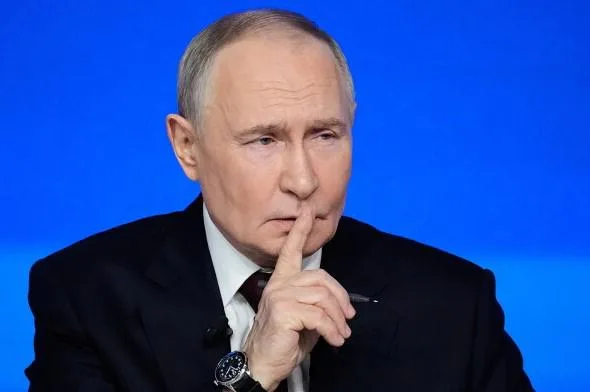 Roman Badanin y Mikhail Rubin, quienes se vieron obligados a exiliarse en 2021, hablan de un presidente capaz de una ‘crueldad sin límites’