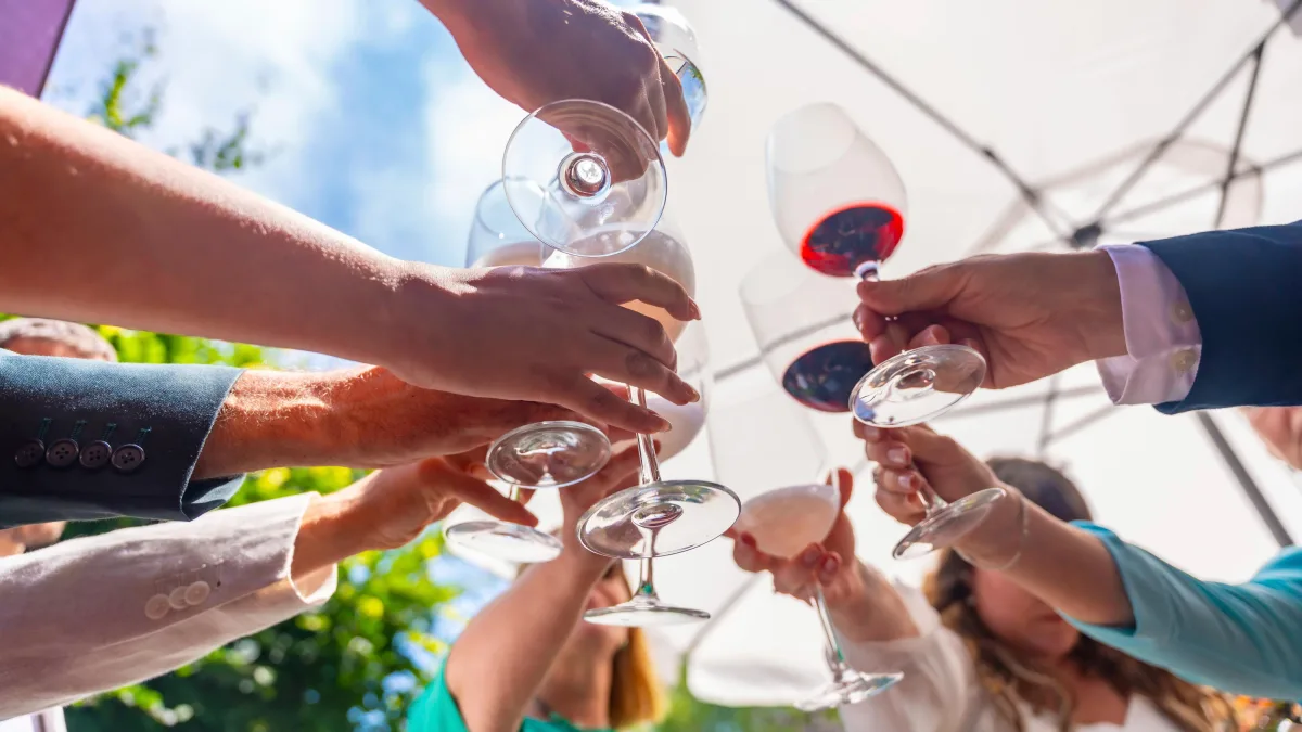 Rotwein im Sommer: Es lohnt sich, gegen den Trend zu trinken