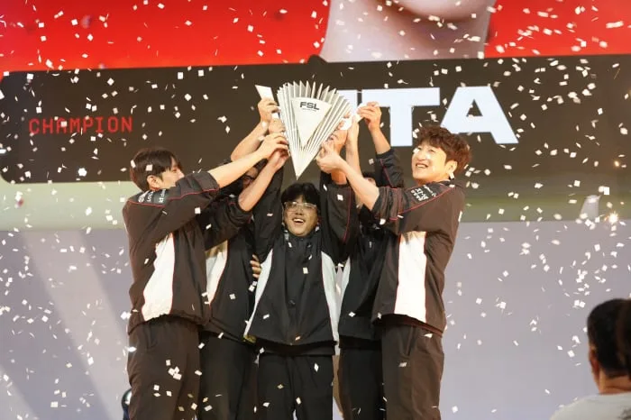 'UTA' 이지환, 'FC 온라인' FSL 서머 첫 우승…'Light' 김선재에 4대2 설욕