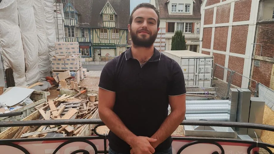 "Tu es dingue" : une médaille pour Quentin, 24 ans, qui a sauvé plusieurs habitants lors d’un incendie à Pont-l'Évêque