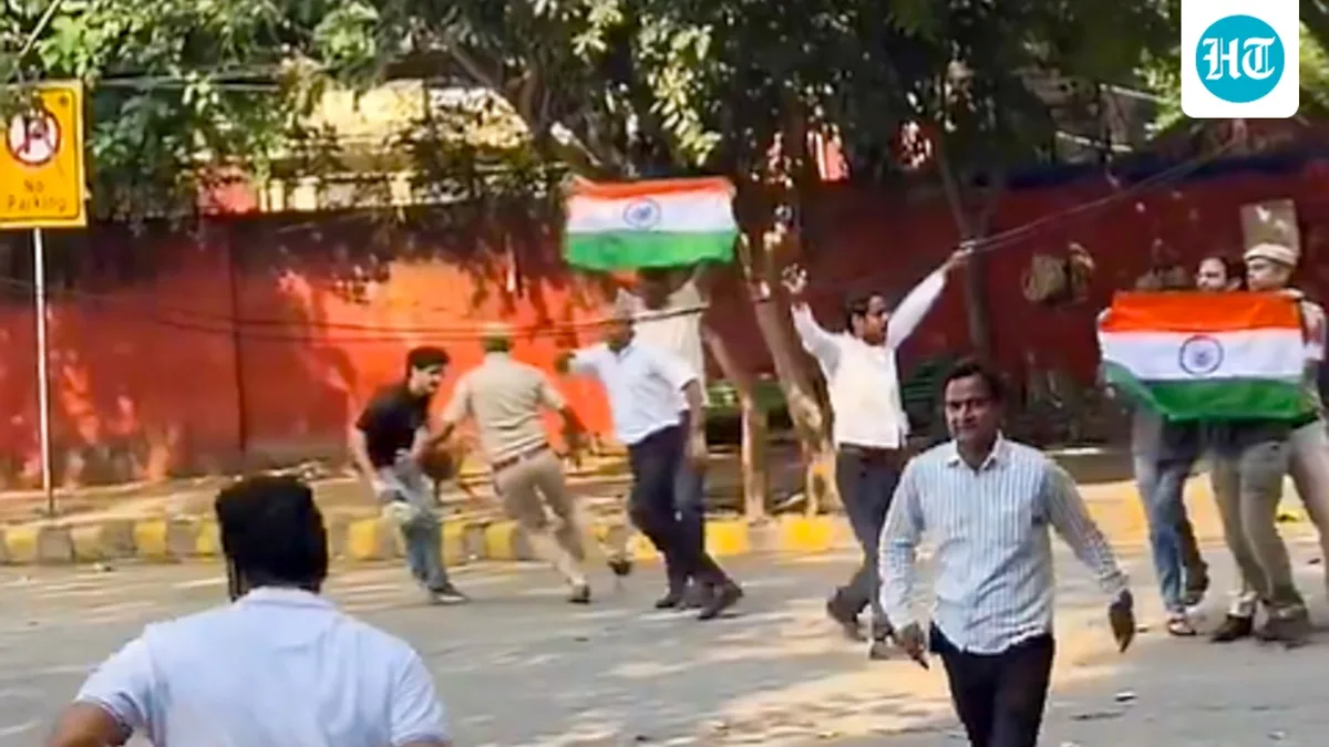 'Phones taken, lawyer not allowed': CJP's claims against Delhi cops after Das, Ranka detained