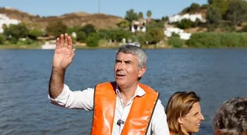 Carneiro diz que não será pelo PS que haverá "crise política" em Portugal