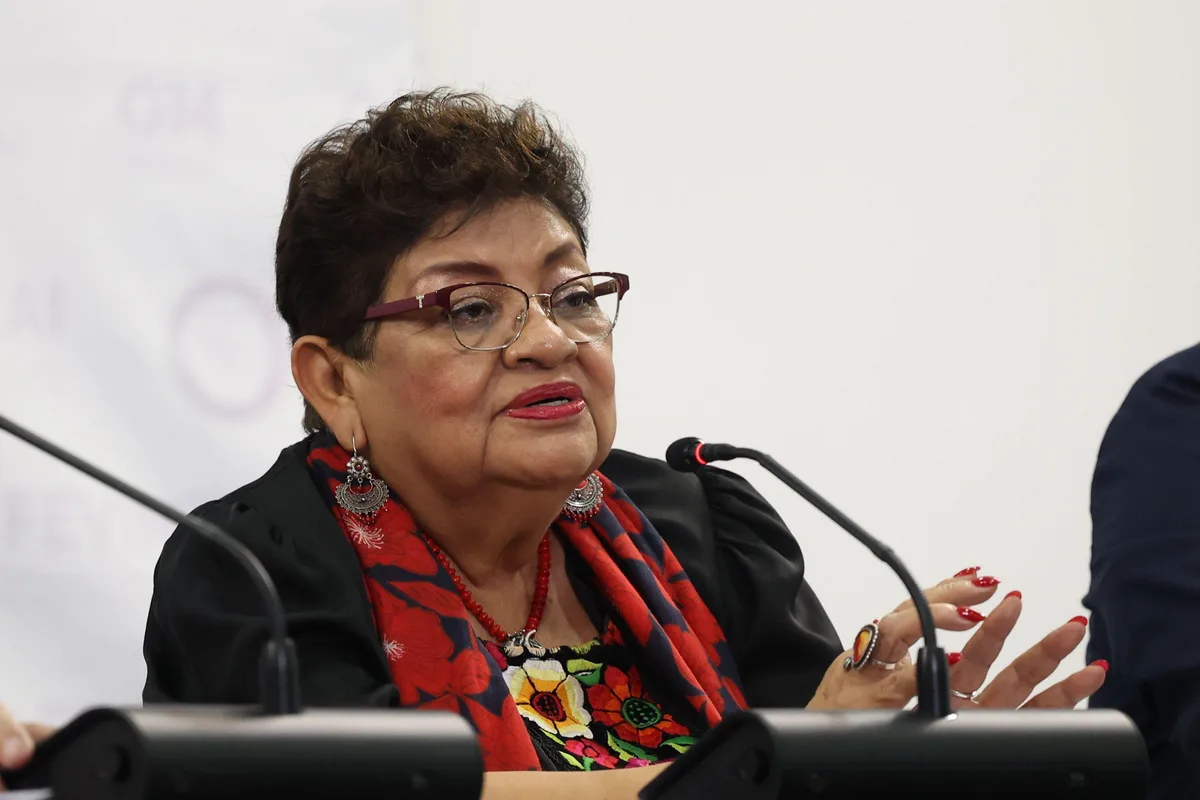 Madres buscadoras demandan a Ernestina Godoy, a la FGR y fiscales por fallas en el Banco de Datos Forenses