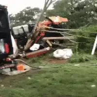 Caminhão-tanque sai da pista e tomba às margens da BR-163