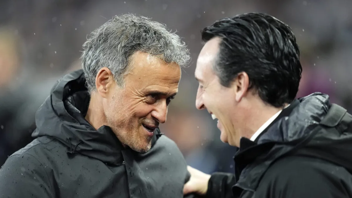 PSG x Villa: Por que os discursos dos técnicos antes da Supercopa dizem tanto sobre os clubes
