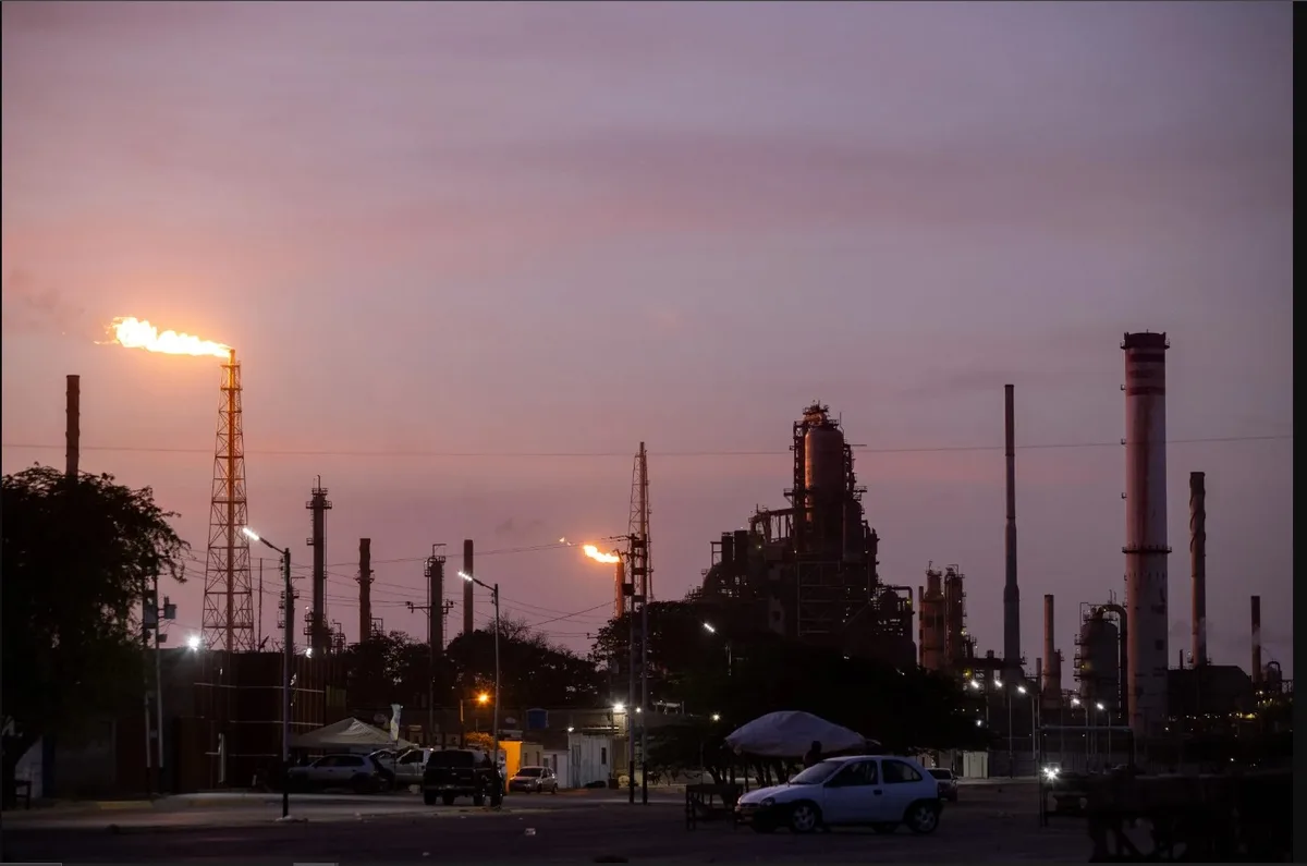 Expertos y abogados, desconcertados por el acuerdo petrolero entre EEUU y Venezuela, exigen transparencia en los contratos