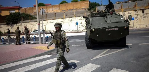 Marrocos intercepta migrantes que tentavam ir a Ceuta e expulsa jornalistas