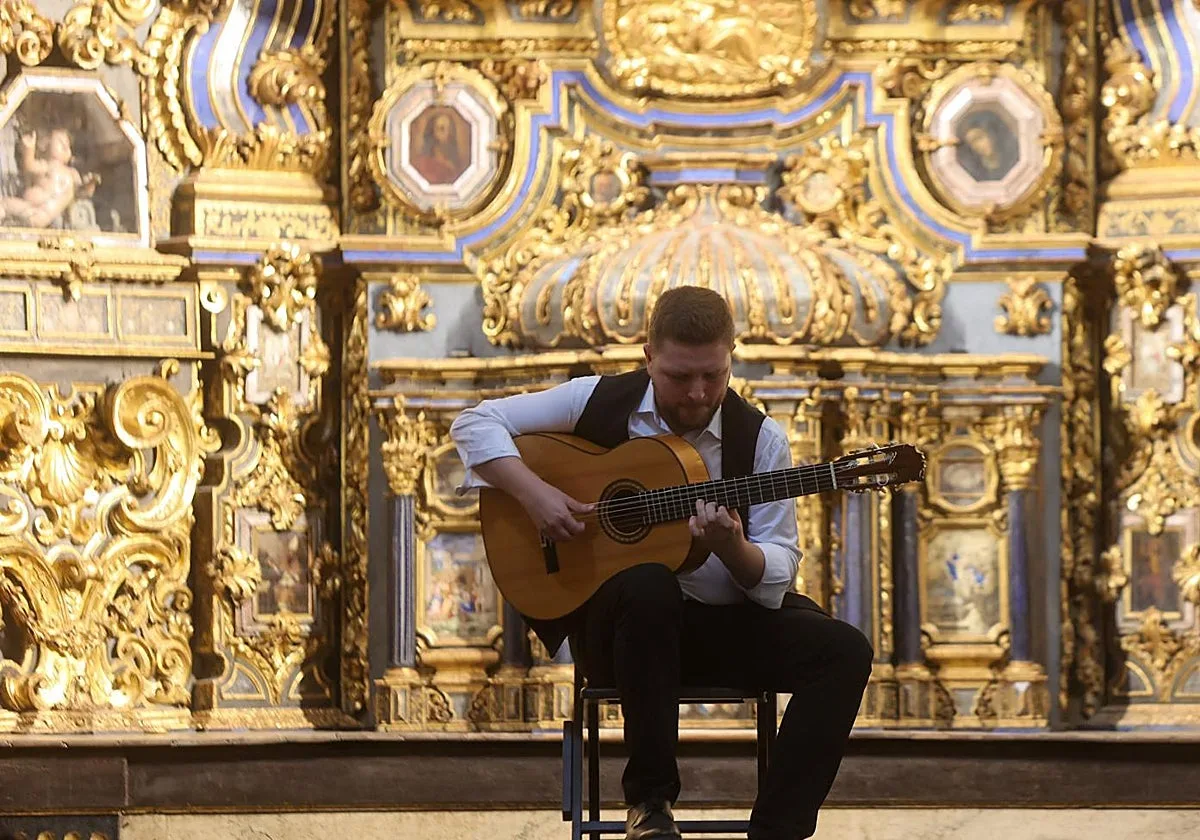 Dime, guitarra, ¿y tú de quién eres?