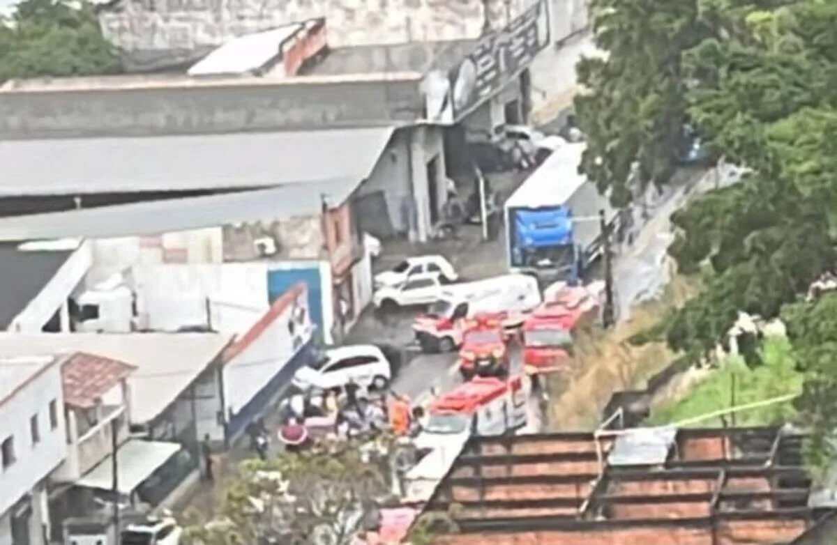 Acidente entre carro e moto deixa homem ferido na BR-393, em Sapucaia