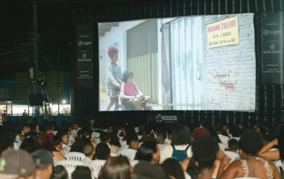 Praça de Varre-Sai recebe sessões gratuitas de cinema ao ar livre