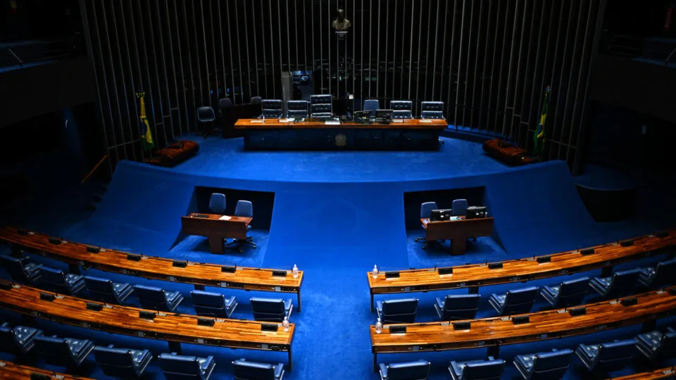 Revista inglesa diz que força do Congresso é “ameaça à democracia” no Brasil