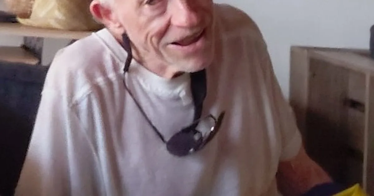 Un veterano de 80 años navegaba solo, pasó dos días sin dormir para visitar a su madre de 101, se quedó dormido al tercero y acabó en un arrecife: "Oí un ruido terrible y no sabía dónde había despertado"