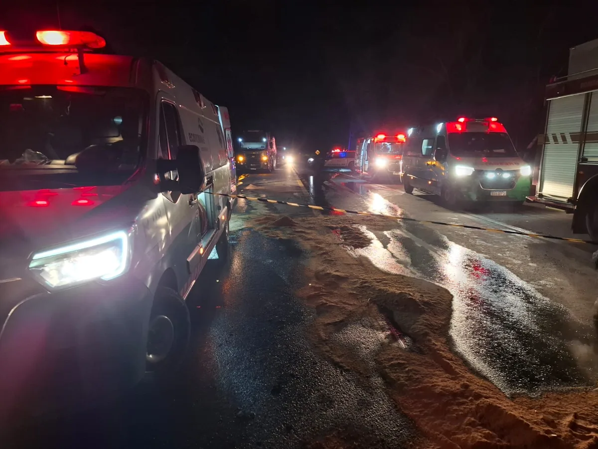 BR-116 tem dois acidentes com ônibus em intervalo de 1h30 em MG