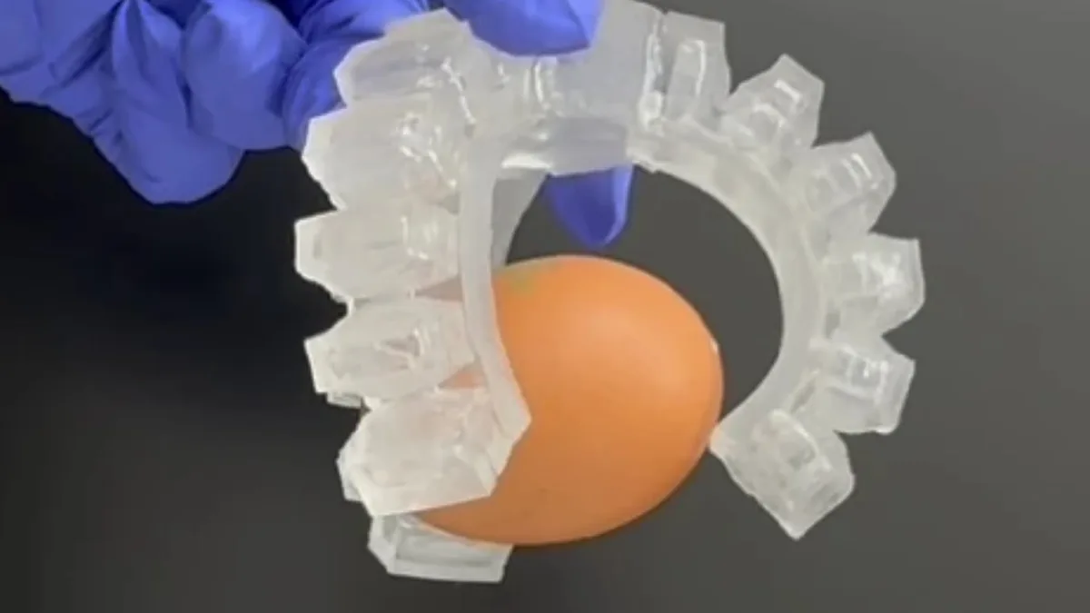 Desarrollan mano robótica tan delicada que es capaz de sujetar huevos sin dañarlos