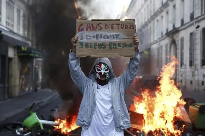 Protestas en Francia: el ministro de Interior admite que el sábado se perdió el control en varias ciudades