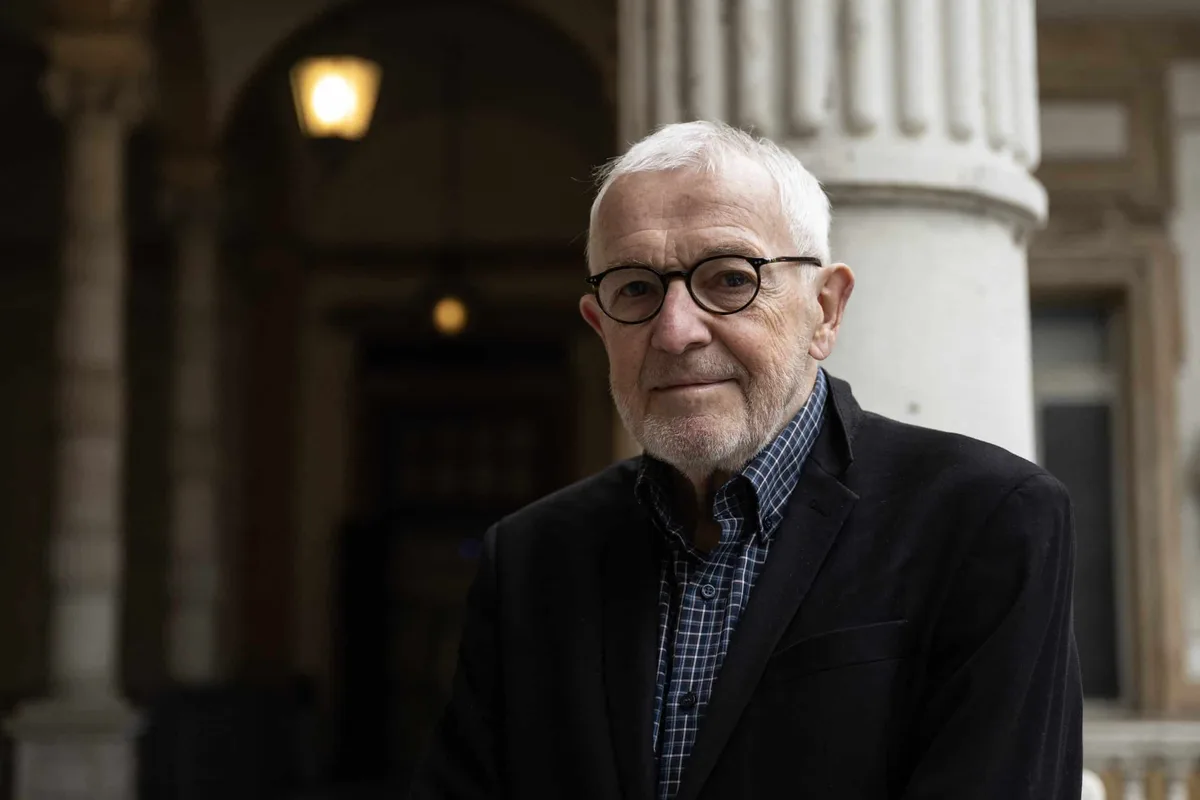 Nobel de Física 2026: cientista usou o gelo da Antártida para capturar partículas do espaço