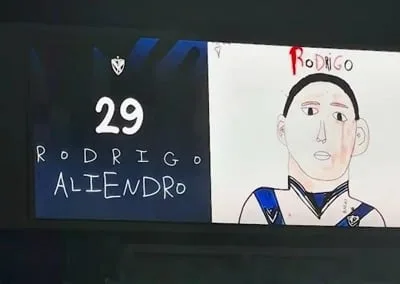 No sabían cuáles iban a aparecer en la pantalla: la historia detrás de los dibujos que Vélez mostró ante Defensa