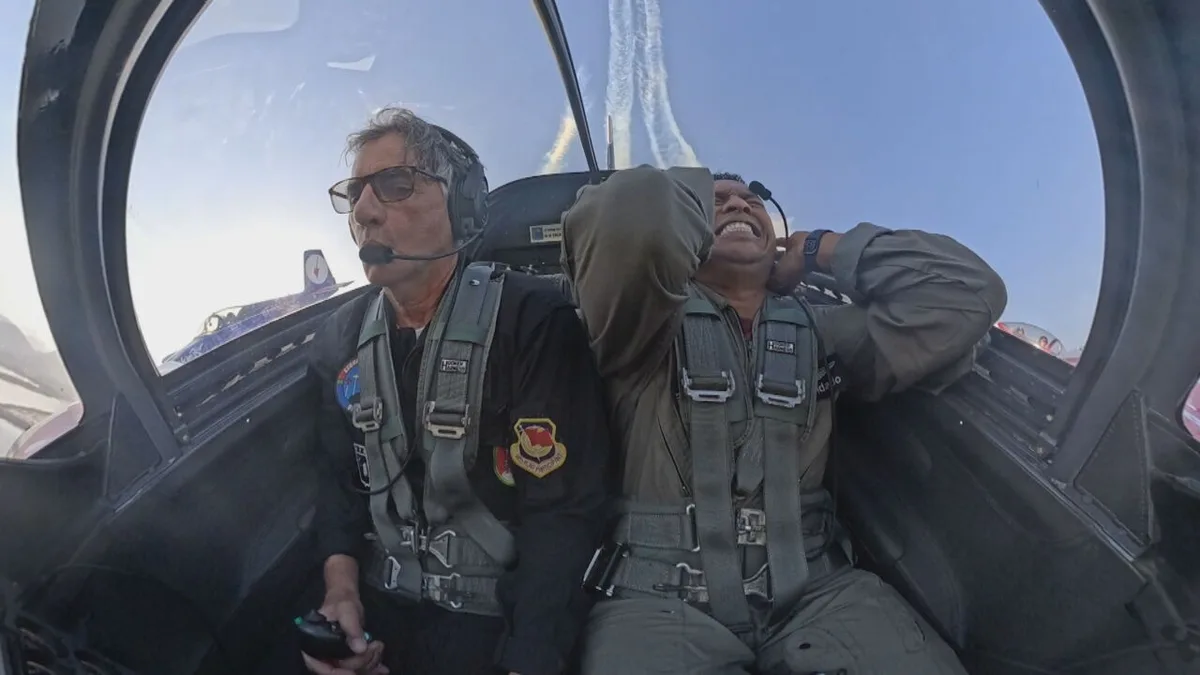 'Fantástico' embarca em avião que faz manobras radicais no Rock in Rio