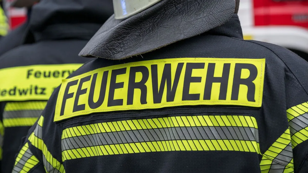 Unwetter: Starke Regenfälle fluten Keller und Straßen im Raum Heide